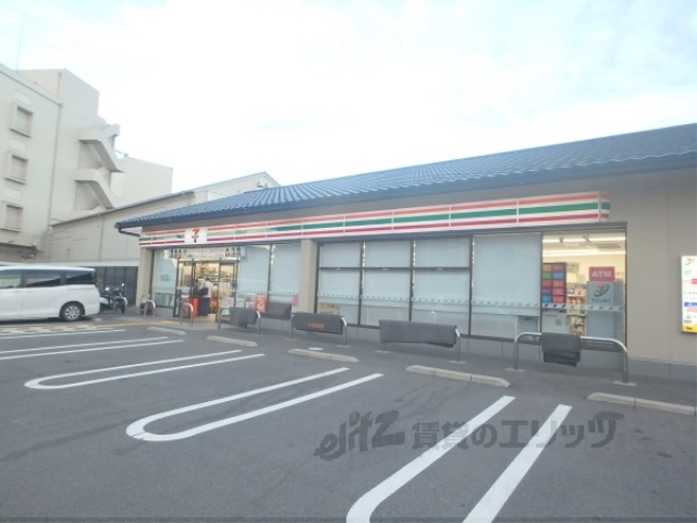 コンビニ　セブンイレブン梅小路公園西店（コンビニ）まで550m