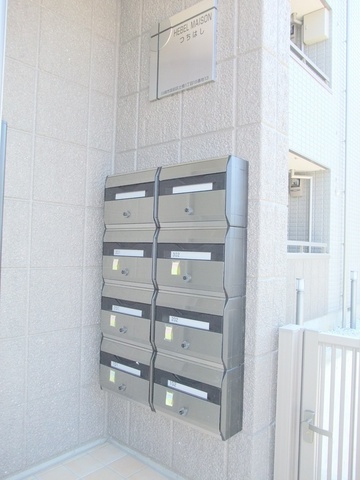 ロビー　ダイヤル式メールボックス