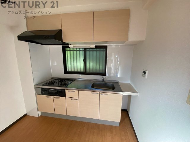 キッチン　窓付きのキッチンで換気がしやすくておすすめ！