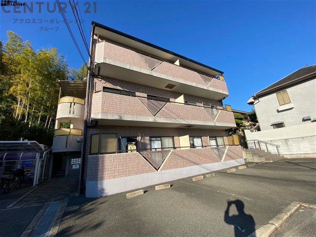 建物外観　居住者専用のごみ置き場があります。