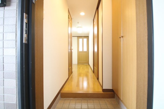 玄関　※別室の参考写真の為、現況優先です。