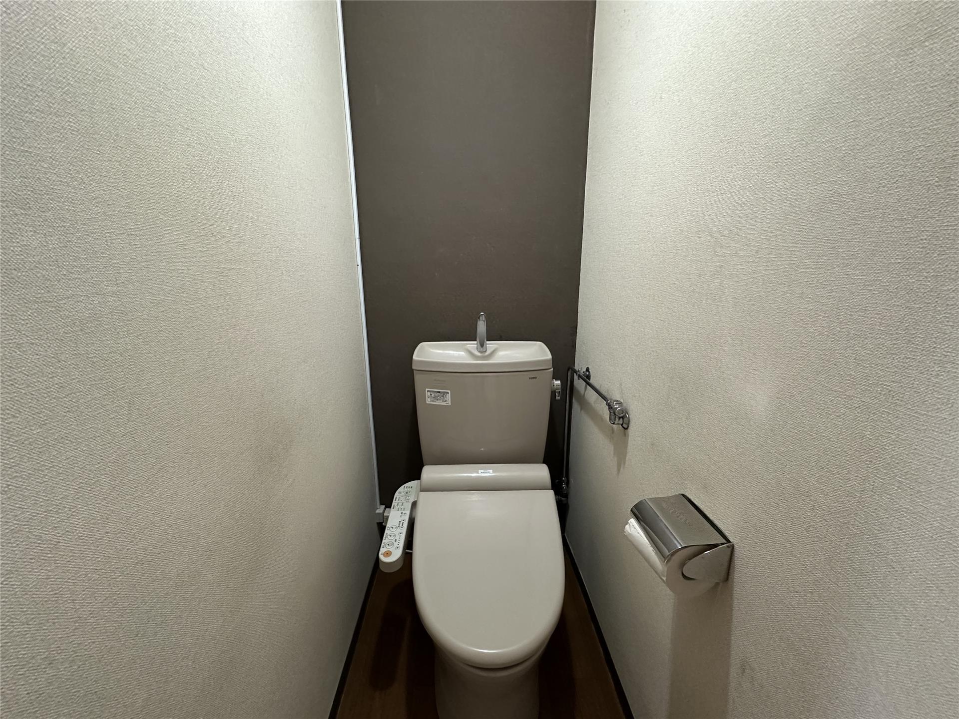 トイレ　温水洗浄便座付き