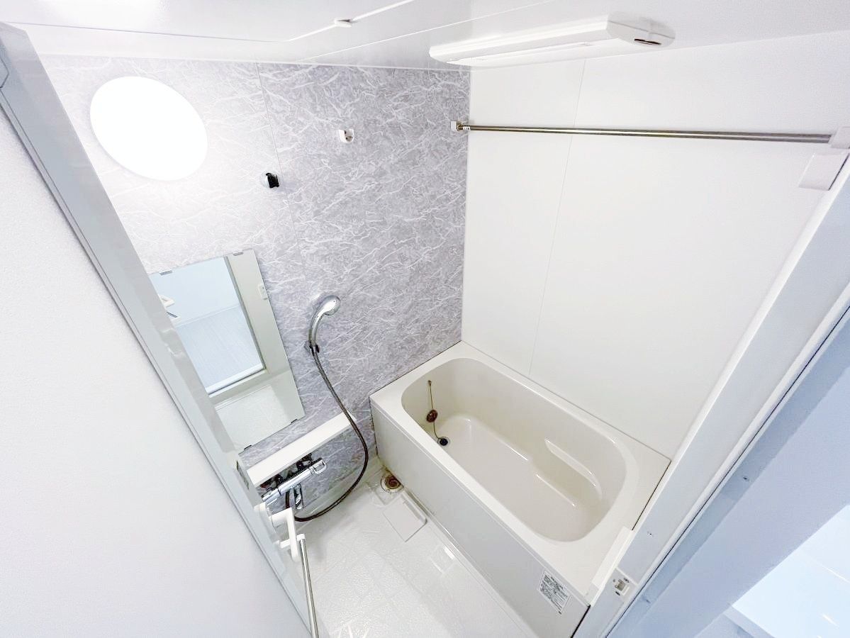 バス・シャワールーム　※写真は別部屋参考画です