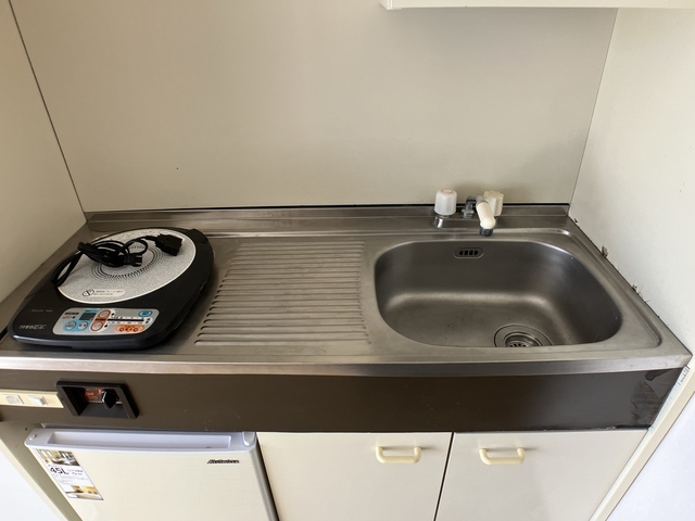 キッチン　※補修前の参考画像の為、設備等は現況優先。