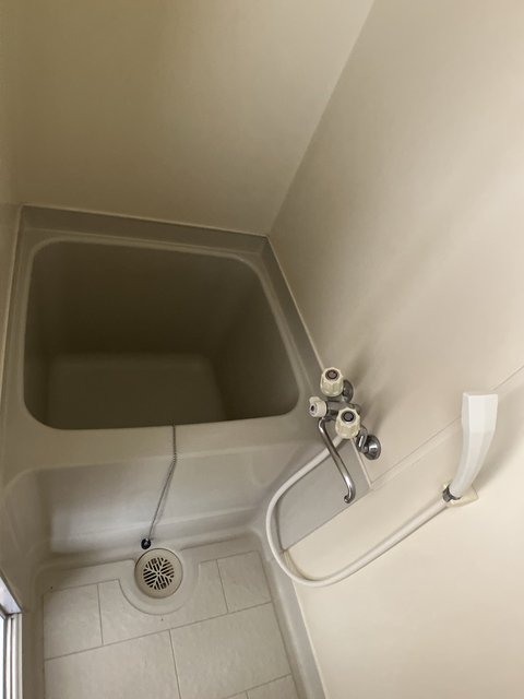 バス・シャワールーム　※補修前の参考画像の為、設備等は現況優先。