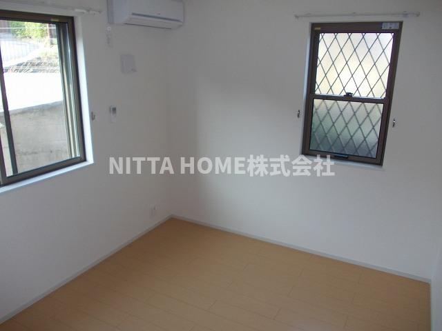 その他部屋・スペース　洋室は６帖のお部屋があります★窓は２面についています！