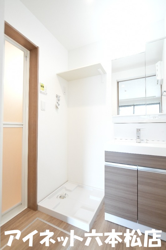 洗面設備　朝の支度はこちらでどうぞ