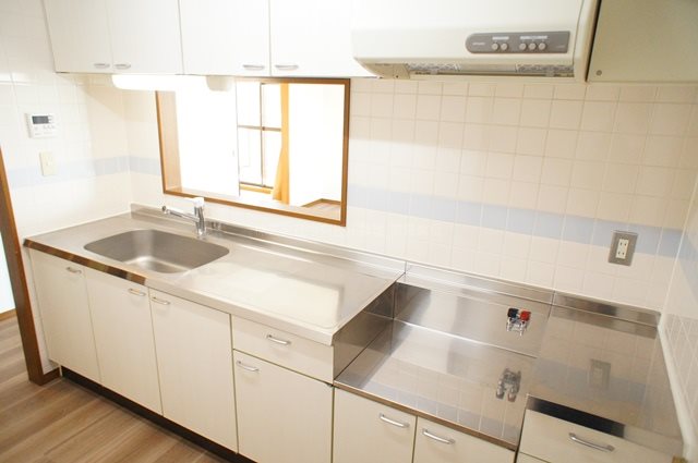 キッチン　※他部屋の参考写真のため床色等が異なります。