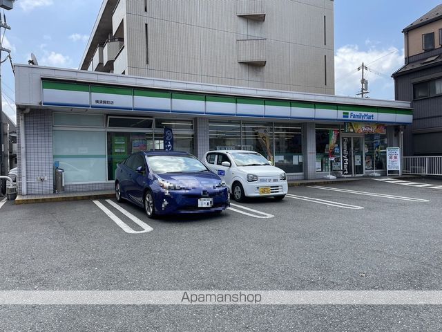 コンビニ　ファミリーマート横須賀店（コンビニ）まで304m