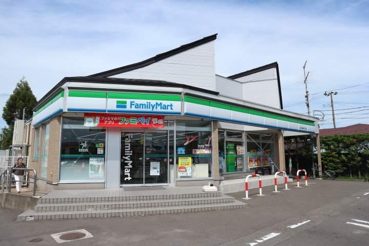 コンビニ　ファミリーマート（コンビニ）まで460m