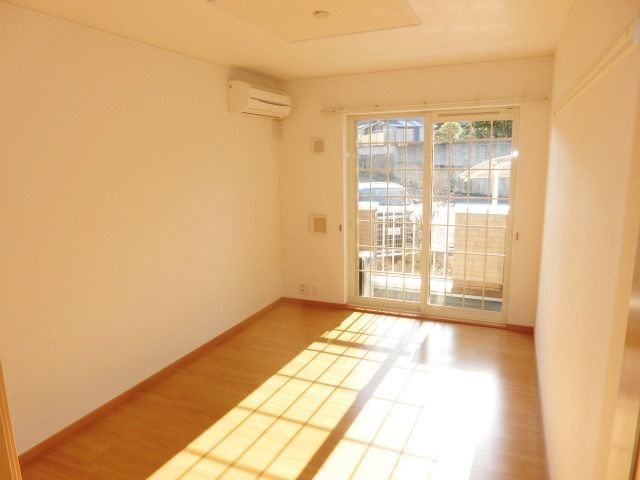 居室・リビング　奥行きのあるリビングルーム！