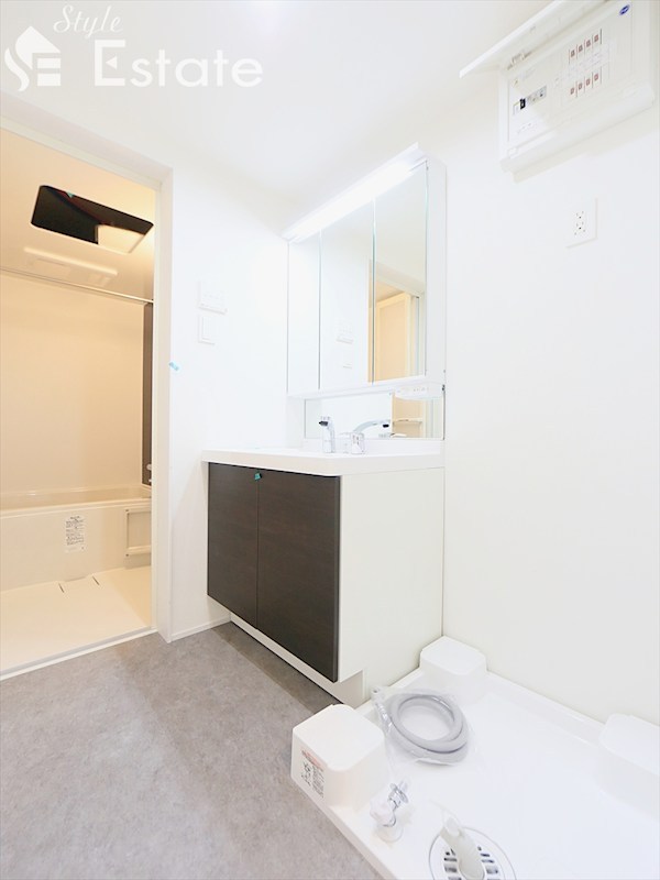 洗面設備　同仕様内装