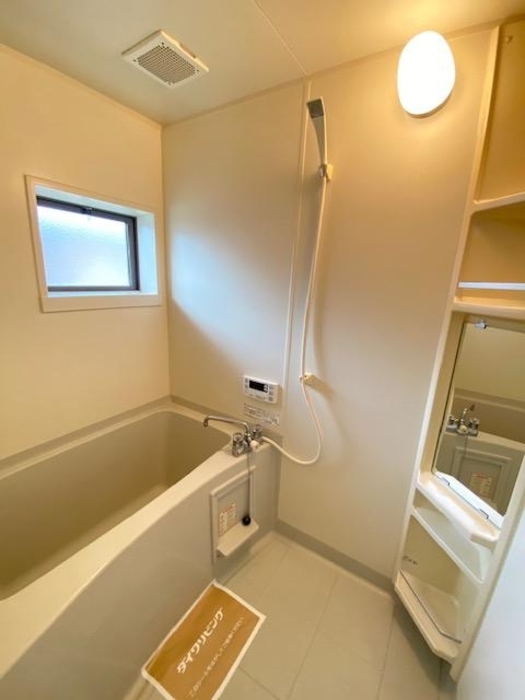 バス・シャワールーム　別部屋写真です。