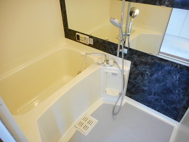 バス・シャワールーム　お風呂で日々の疲れを落としましょう