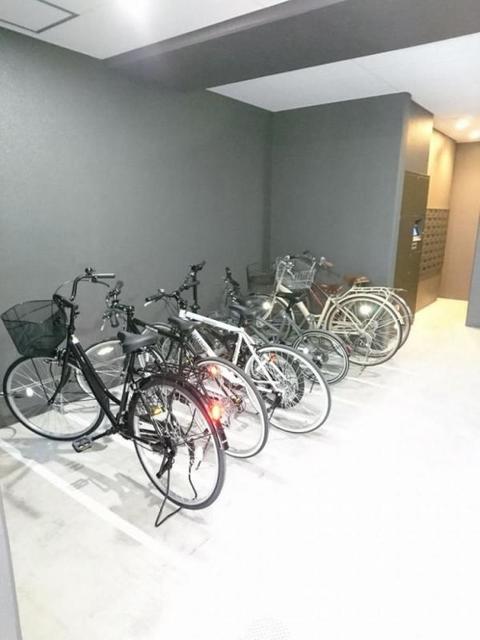 その他共有部分　駐輪スペースは屋根付き♪