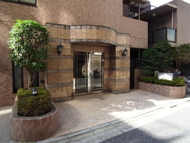 エントランス　ゆとりのあるエントランスです