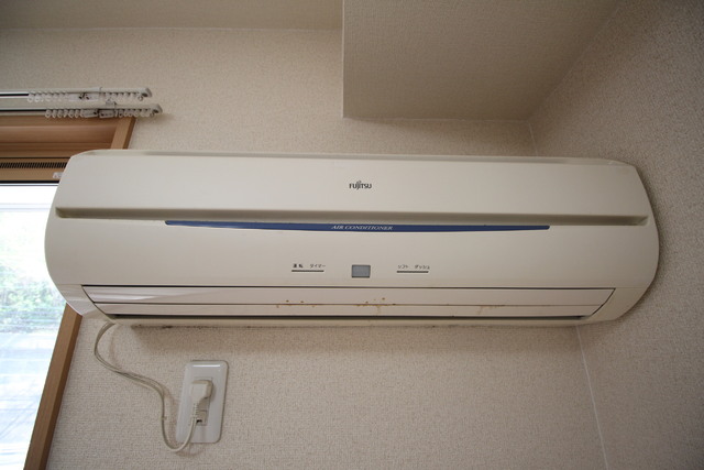 その他設備　リビングにエアコン１基設置済です。