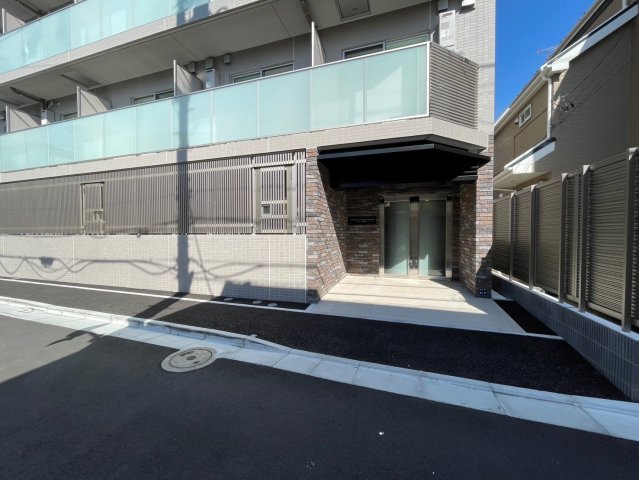 エントランス　落ち着いたエントランスです