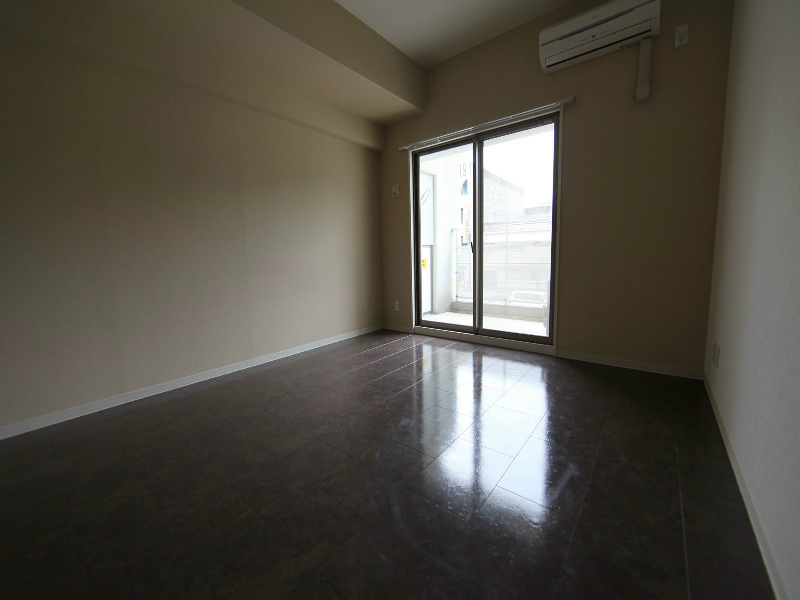 その他部屋・スペース　洋室8帖　エアコン完備　バルコニー