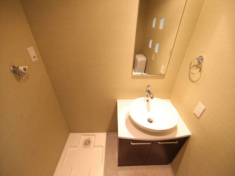 洗面設備　脱衣所　デザイン洗面台　洗濯機ご用意できます