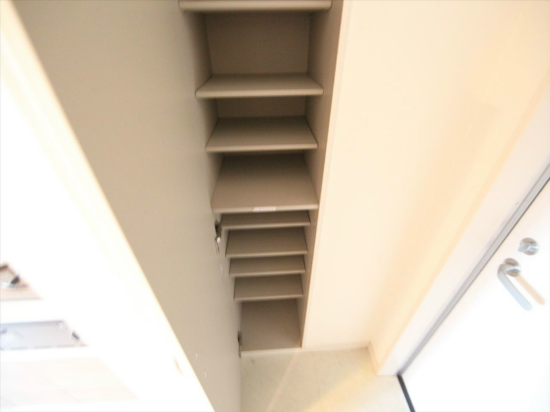 玄関　玄関　シューズボックス付（収納充実してます）