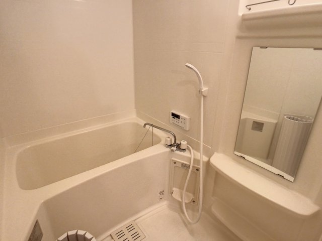 バス・シャワールーム　掲載写真は同型モデルを掲載しており実際のお部屋と仕様等が異な