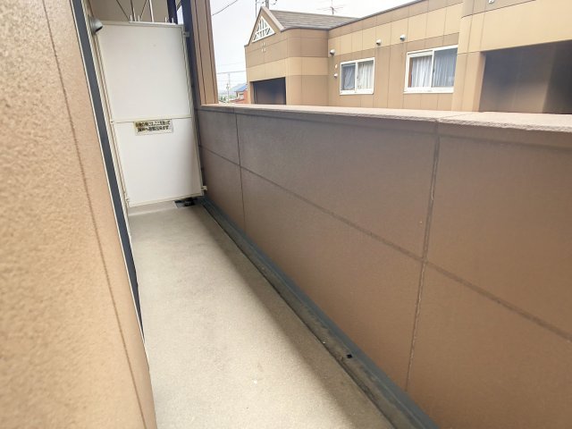 バルコニー　掲載写真は同型モデルを掲載しており実際のお部屋と仕様等が異な