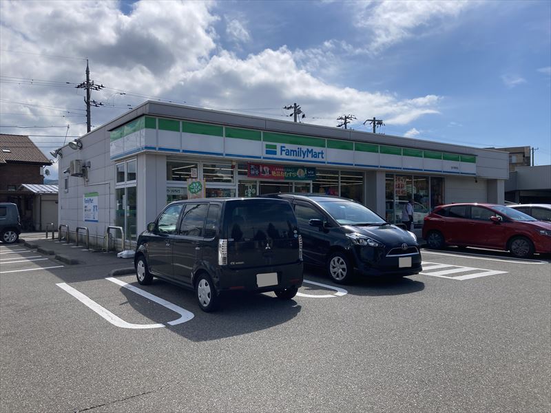 コンビニ　ファミリーマート金沢泉野店（コンビニ）まで155m