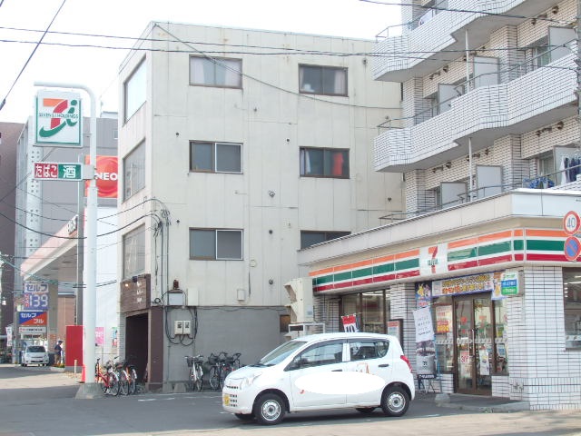 コンビニ　セブンイレブン（コンビニ）まで167m