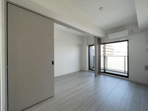 居室・リビング　室内