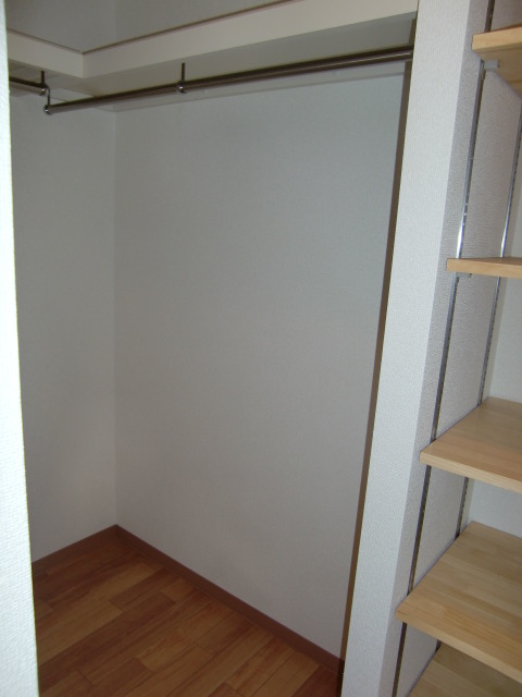 その他設備　広々ウォークインクローゼットです♪