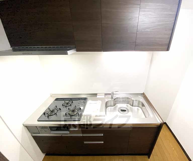 キッチン　コンパクトで高性能なシステムキッチンです。