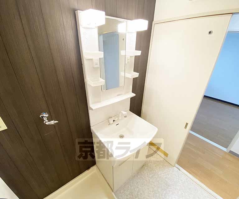 洗面設備　使い勝手の良い洗面所です。