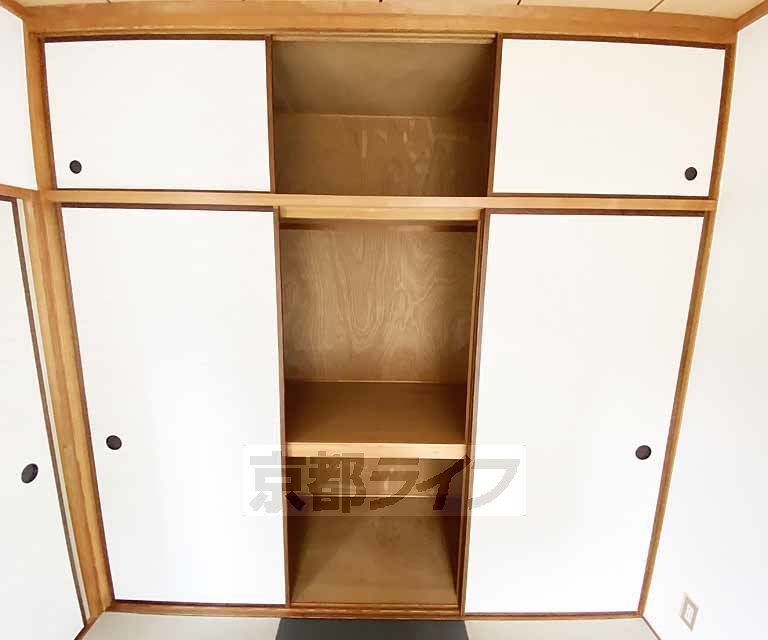 収納　布団や日用品などが収納でいます。