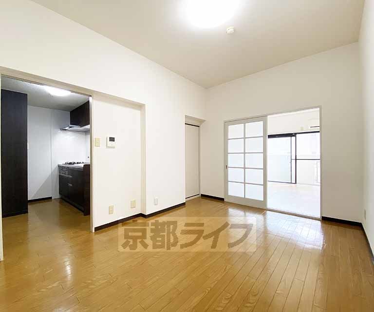 居室・リビング　キッチンとの行き来がしやすいです。