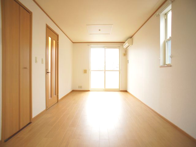 居室・リビング　快適に過ごせるエアコンが付いています♪