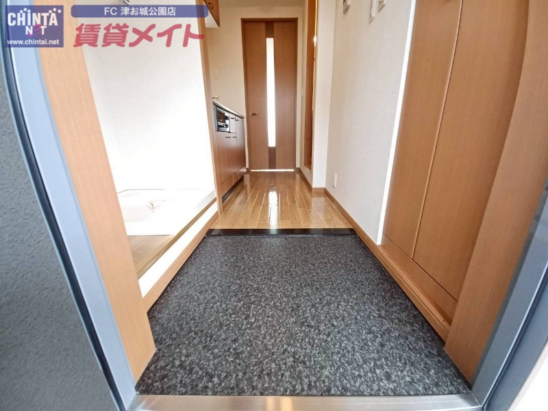 玄関　同物件別室写真