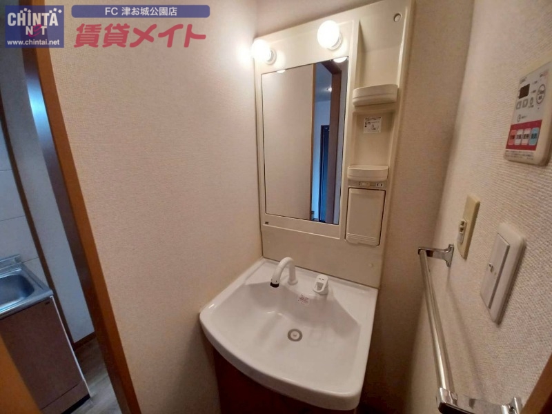 洗面設備　同物件別室写真