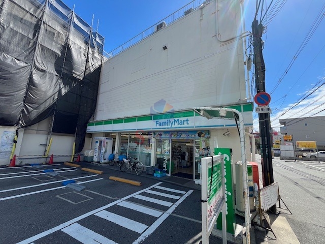 コンビニ　ファミリーマート 豊中本町店（コンビニ）まで35m