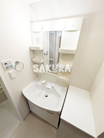 洗面設備　身支度に便利な洗面台！