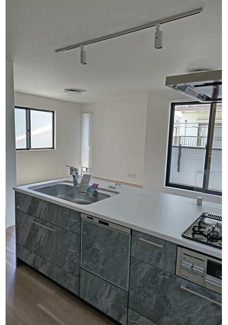 キッチン　広々使える快適な調理スペースです♪