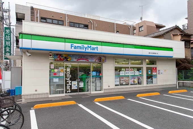 コンビニ　ファミリーマート 鵜の木多摩堤通り店（コンビニ）まで138m