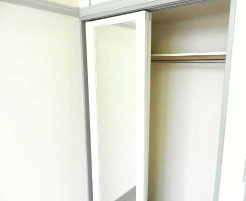 収納　大きな鏡で朝の身支度もラクラク！