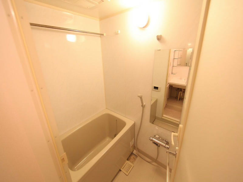 バス・シャワールーム　浴室暖房乾燥機付　追い焚き・オートバス機能付お風呂