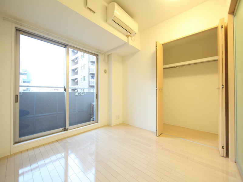 バルコニー　洋室6帖　クローゼット付（収納充実してます）