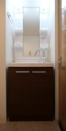 洗面設備　日々の生活に便利な「独立洗面化粧台」