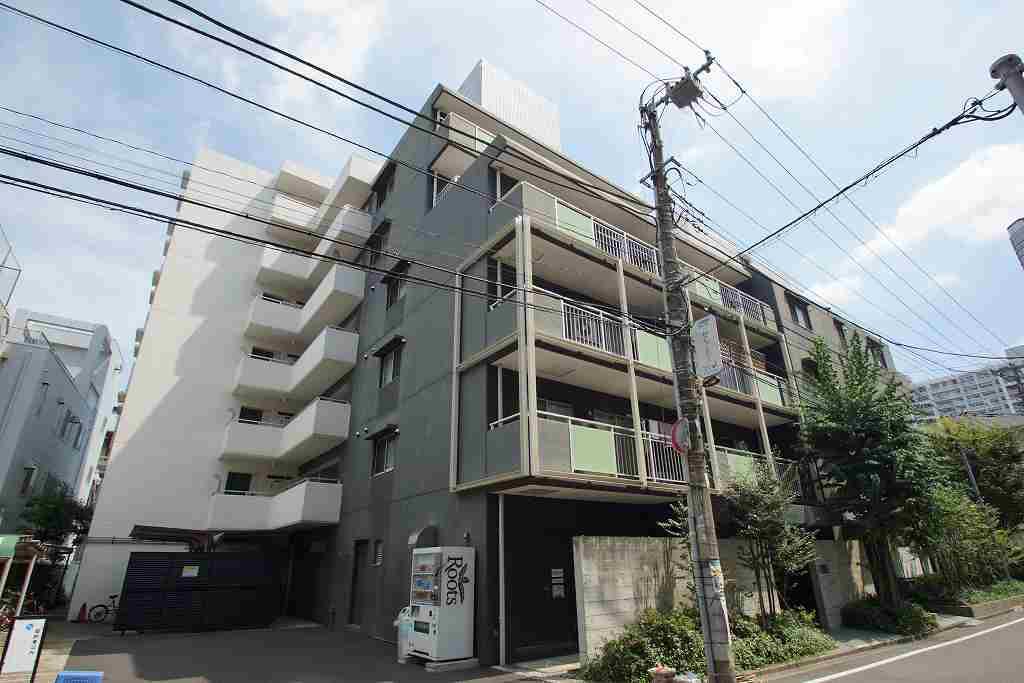 建物外観　平成１８年９月に全面リノベーションしたマンションです。