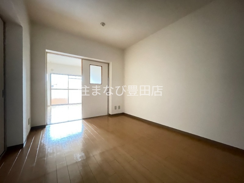 居室・リビング　同型別部屋写真