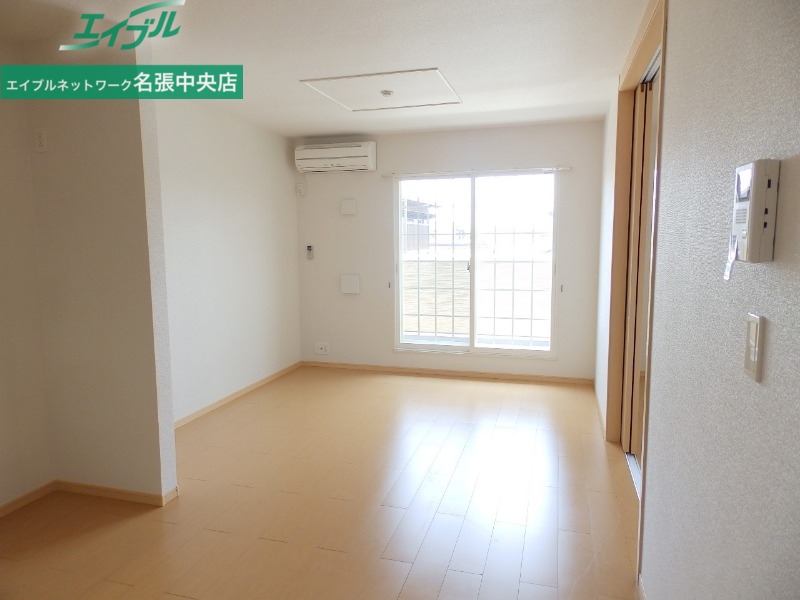 居室・リビング　同型参考写真