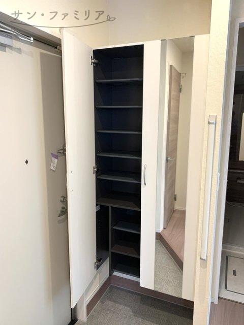 玄関　同一物件別部屋写真